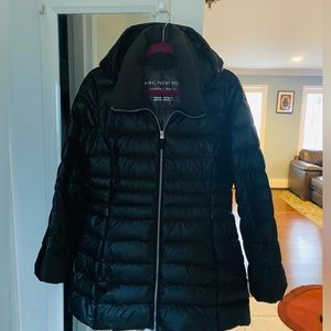 Andrew Marc women warm winter jacket size Medium